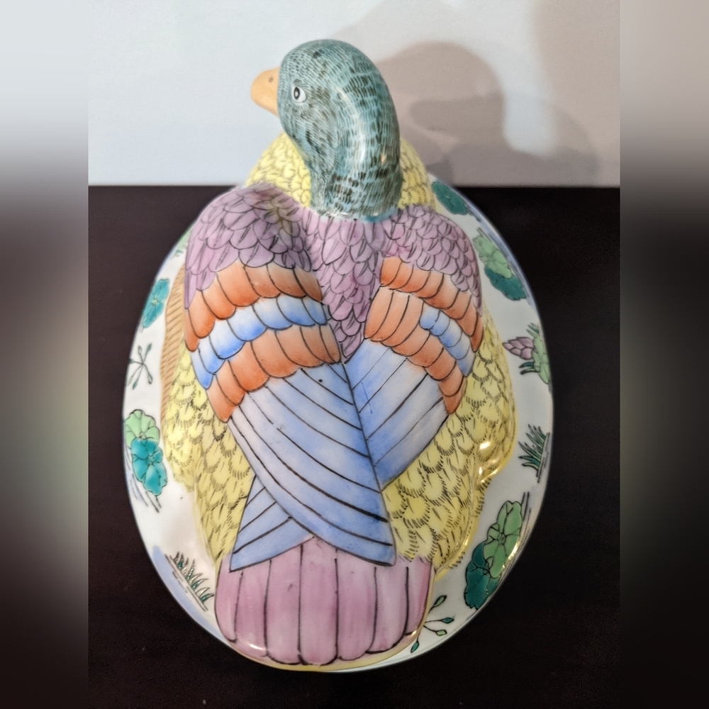 Vintage Chinese Export Hand-Painted Ceramic Nesting Duck Tureen - Picture 7 of 9